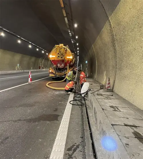 方正隧道排水渠清淤